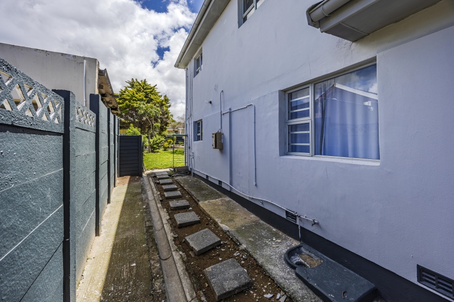 5 Bedroom Property for Sale in Sunnyridge Eastern Cape